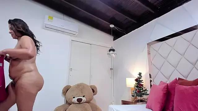 Check-out your craziest wishes with our pick of gaming cams models, featuring big knockers, round tails and tight twats.