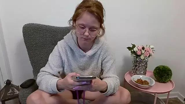 Photos of little-leni from StripChat is Freechat
