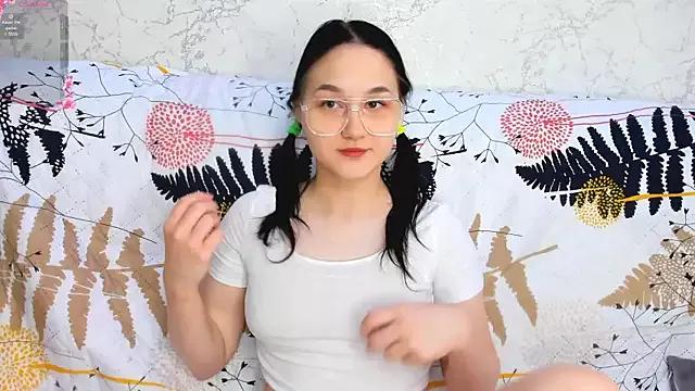 LittLe__HaPPineSs from StripChat is Freechat