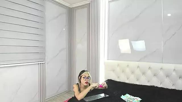 Check-out your craziest wishes with our pick of gaming cams models, featuring big knockers, round tails and tight twats.