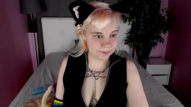 Check-out your craziest wishes with our pick of gaming cams models, featuring big knockers, round tails and tight twats.