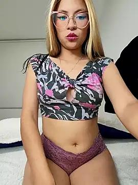 Check-out your craziest wishes with our pick of gaming cams models, featuring big knockers, round tails and tight twats.