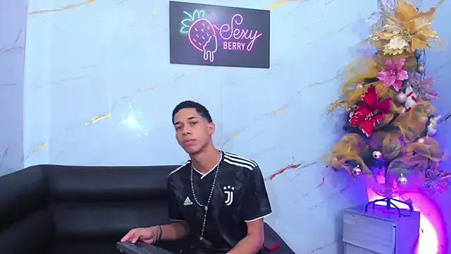 Little_nicoll from StripChat is Freechat