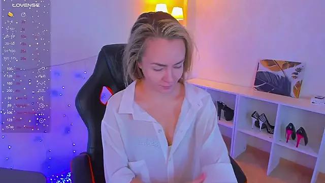Check-out your craziest wishes with our pick of gaming cams models, featuring big knockers, round tails and tight twats.