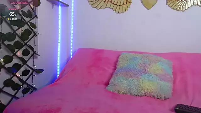 littleayshel from StripChat is Freechat
