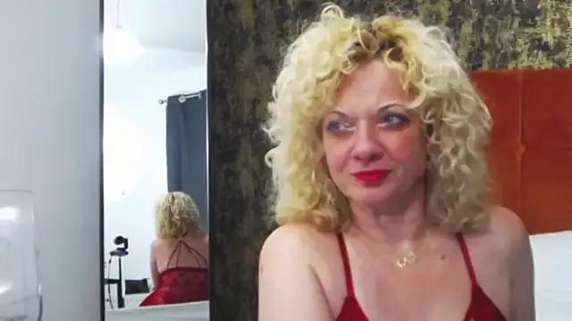 LittleCurlyGirl from StripChat is Freechat