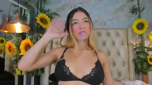 LittleeJaz from StripChat is Freechat