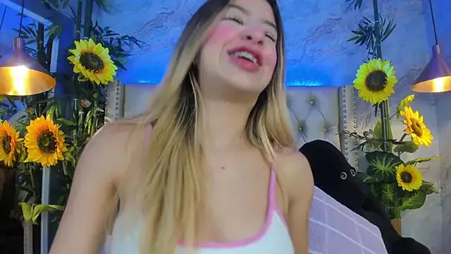 Check-out your craziest wishes with our pick of gaming cams models, featuring big knockers, round tails and tight twats.