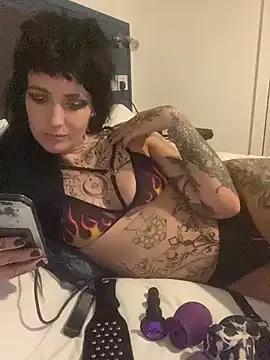 Check-out your craziest wishes with our pick of gaming cams models, featuring big knockers, round tails and tight twats.