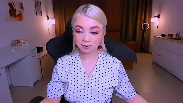 Check-out your craziest wishes with our pick of gaming cams models, featuring big knockers, round tails and tight twats.