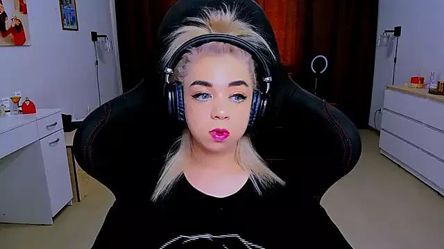 Check-out your craziest wishes with our pick of gaming cams models, featuring big knockers, round tails and tight twats.