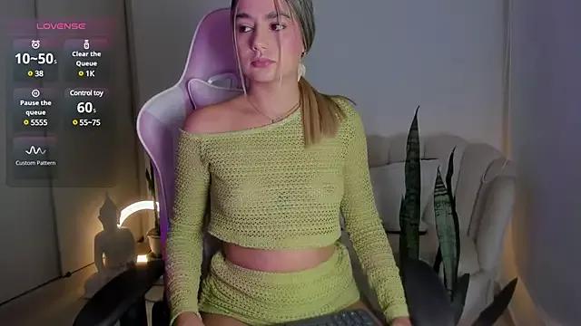 Check-out your craziest wishes with our pick of gaming cams models, featuring big knockers, round tails and tight twats.