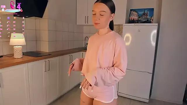 litttle_ladyy from StripChat is Freechat