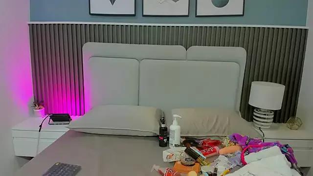 liz__cute from StripChat is Freechat