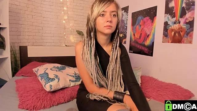 LlsaGrey from StripChat