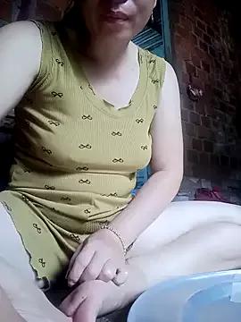Lola3x-xx from StripChat is Freechat