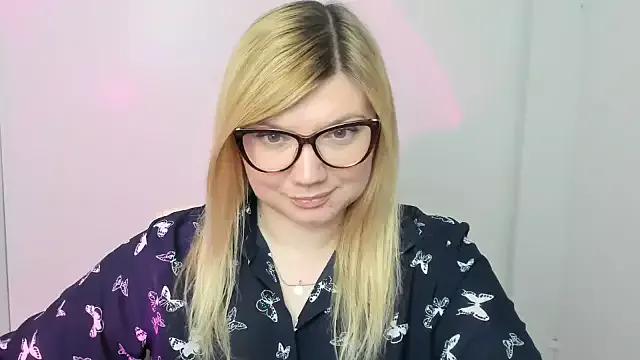 Lola_moree from StripChat is Freechat