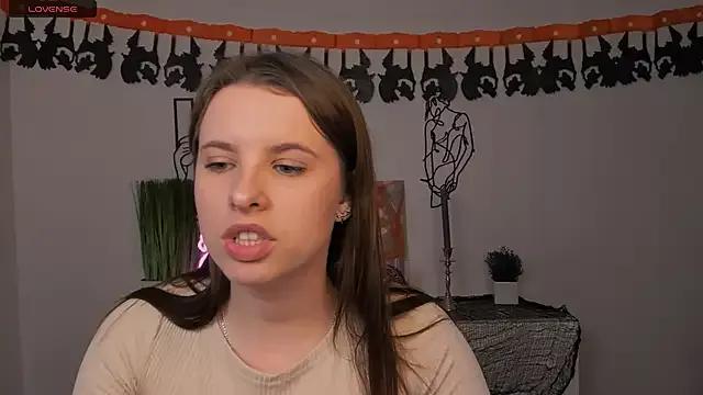 lola_swon from StripChat is Freechat