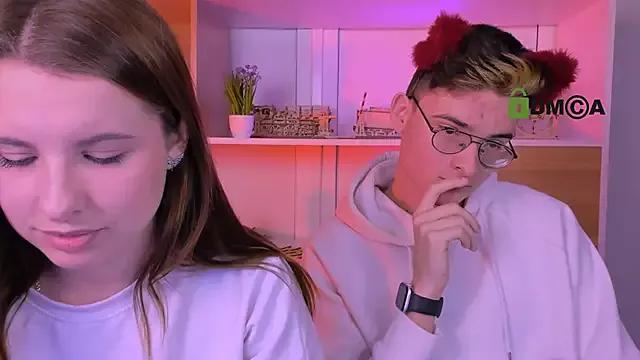 lola_swon from StripChat is Freechat