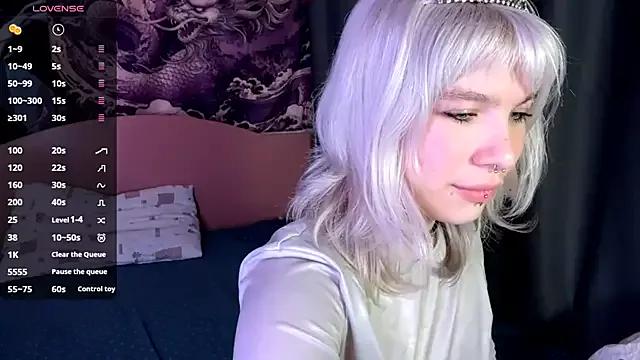 Check-out your craziest wishes with our pick of gaming cams models, featuring big knockers, round tails and tight twats.