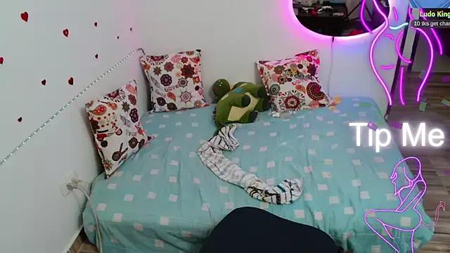 LolaEnamorada from StripChat is Freechat