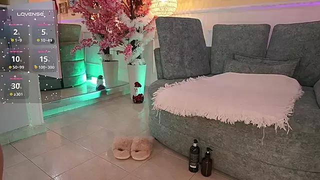 LoonaNyx from StripChat is Freechat