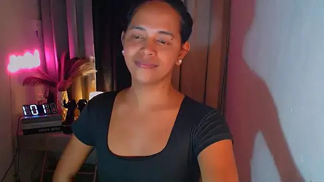 Lorainnelustts from StripChat is Freechat