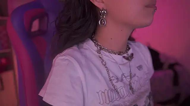 Loren_x from StripChat is Freechat