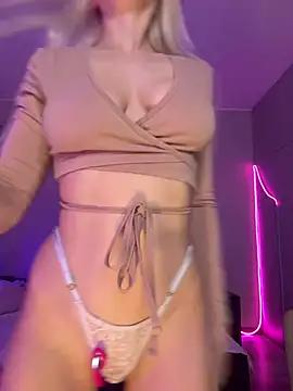 Check-out your craziest wishes with our pick of gaming cams models, featuring big knockers, round tails and tight twats.