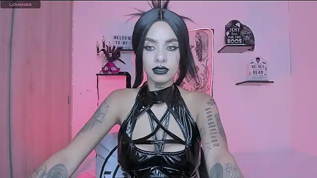 Check-out your craziest wishes with our pick of gaming cams models, featuring big knockers, round tails and tight twats.