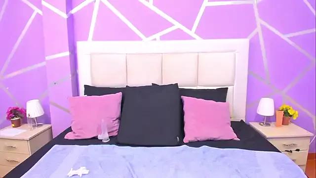 Lucia_foxxx from StripChat is Freechat