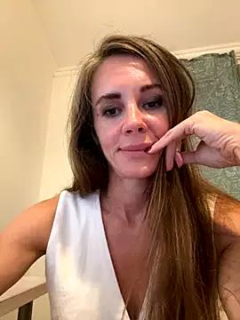 LucieMack from StripChat is Freechat