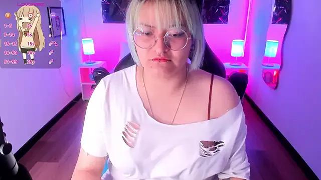 lucky-leah from StripChat is Freechat