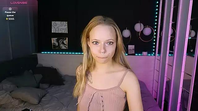 Check-out your craziest wishes with our pick of gaming cams models, featuring big knockers, round tails and tight twats.