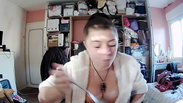 Lucycherryoff webcams show profile image 