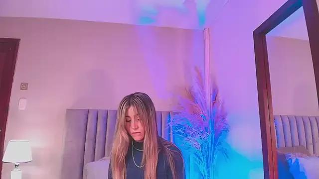 LucyJhonnsonn from StripChat is Freechat