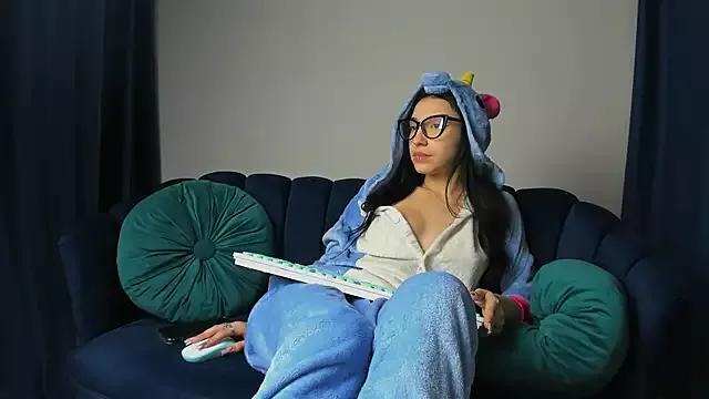 LucyK from StripChat is Freechat