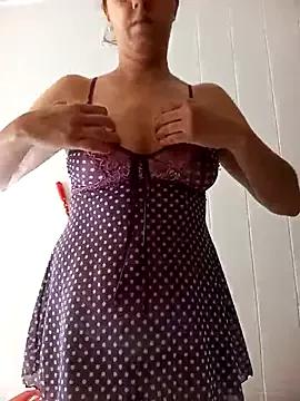 luna-69-37 from StripChat is Freechat