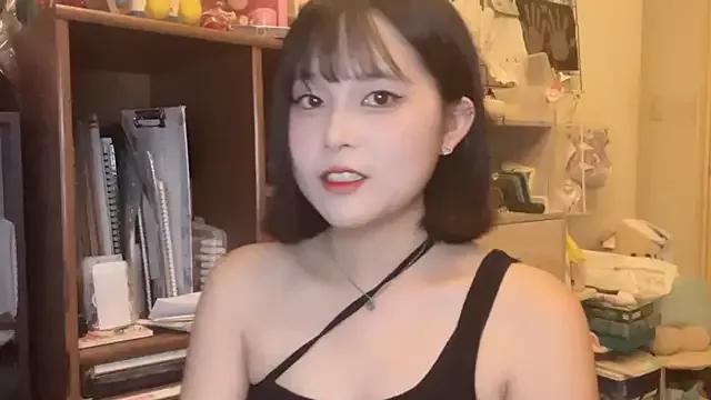 luna51888 from StripChat is Freechat