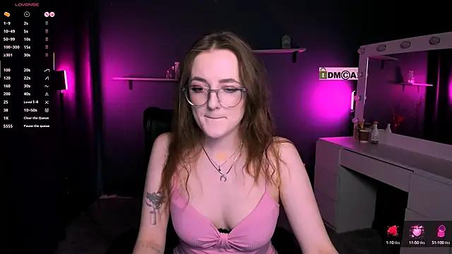 Check-out your craziest wishes with our pick of gaming cams models, featuring big knockers, round tails and tight twats.