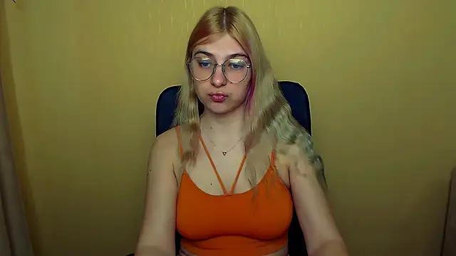 Check-out your craziest wishes with our pick of gaming cams models, featuring big knockers, round tails and tight twats.