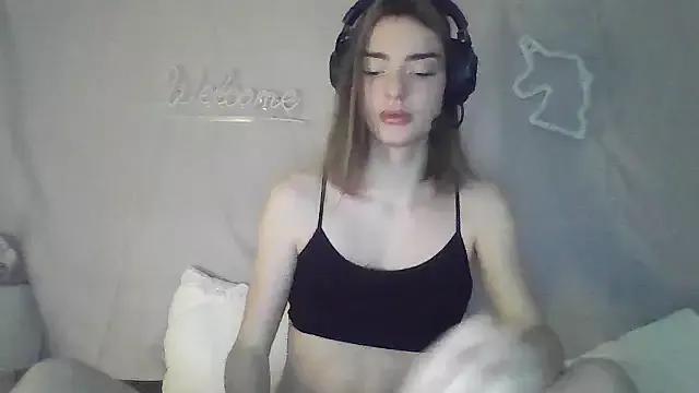 Check-out your craziest wishes with our pick of gaming cams models, featuring big knockers, round tails and tight twats.