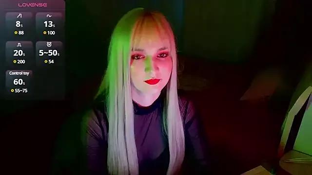 LunaLoverx from StripChat is Freechat