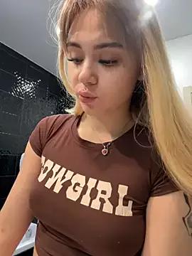 LunaMillie from StripChat is Freechat