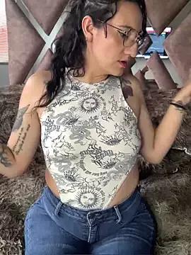 LunaPinkk_ from StripChat is Freechat