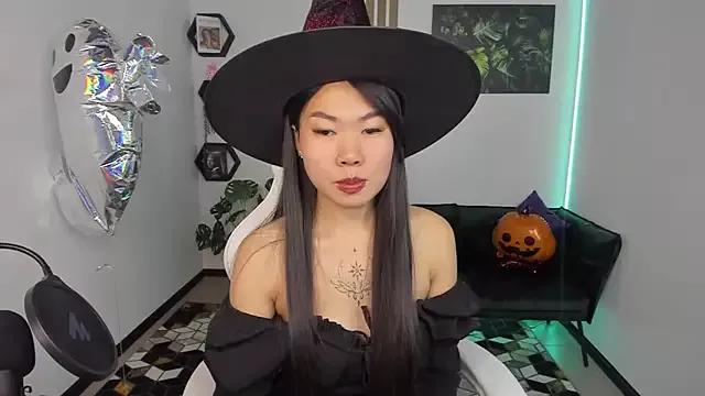 Check-out your craziest wishes with our pick of gaming cams models, featuring big knockers, round tails and tight twats.