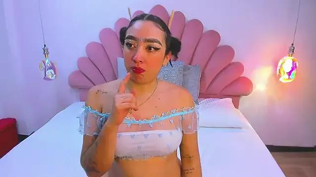LunaRossy from StripChat is Freechat