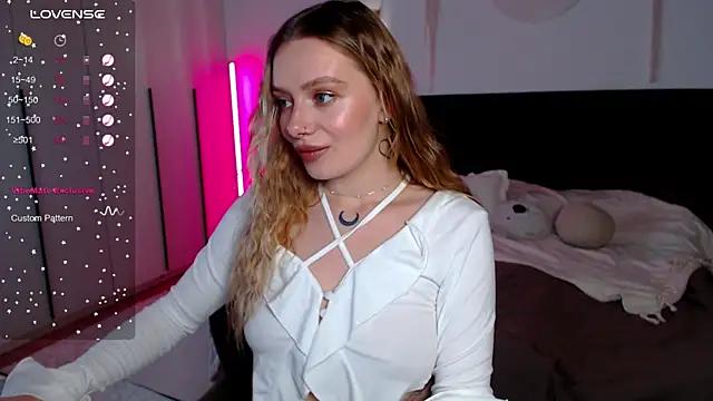 Check-out your craziest wishes with our pick of gaming cams models, featuring big knockers, round tails and tight twats.