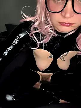 Check-out your craziest wishes with our pick of gaming cams models, featuring big knockers, round tails and tight twats.