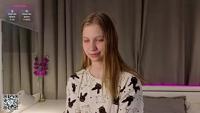 Check-out your craziest wishes with our pick of gaming cams models, featuring big knockers, round tails and tight twats.